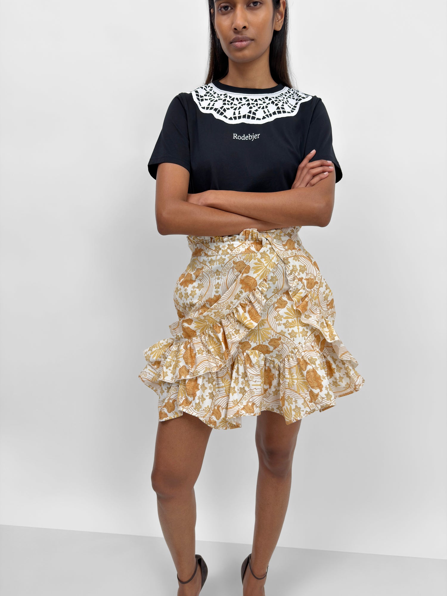 The Alvy frill apron skirt in Tulip print