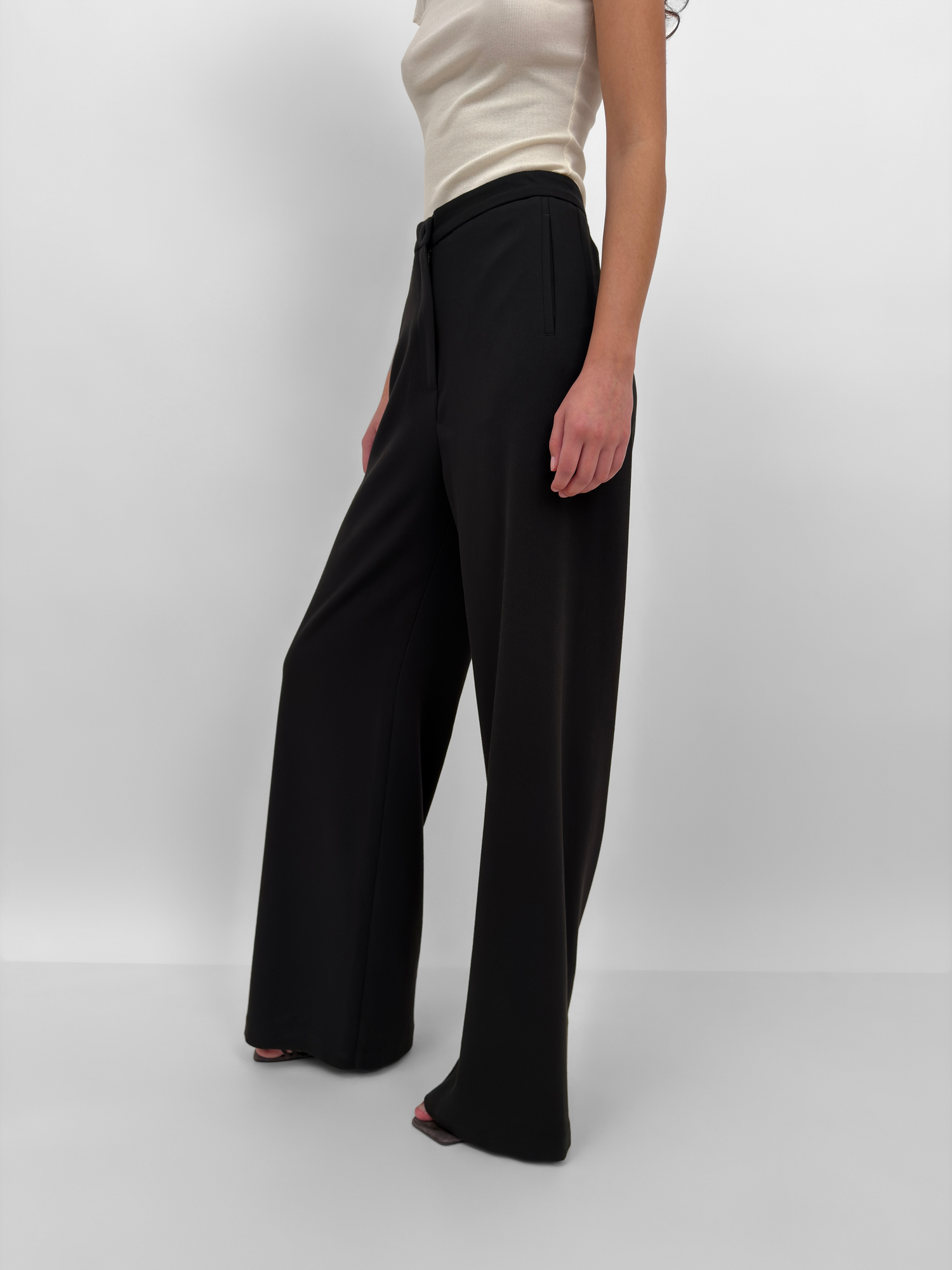 The Sini soft suiting pant