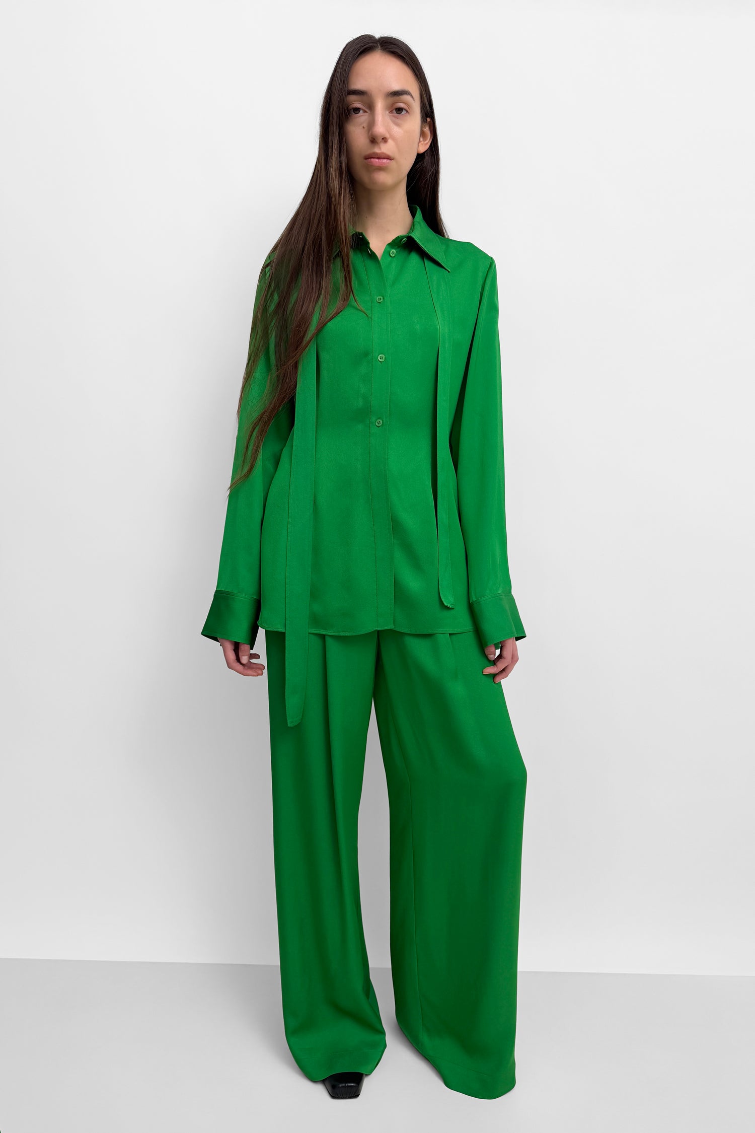 The Euni shiny shirt blouse