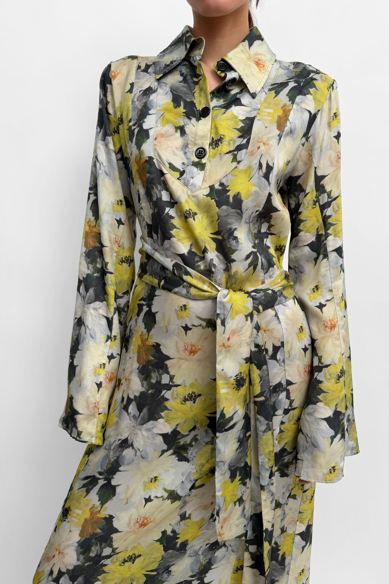 The Luna shiny scarf in Floral Paint print