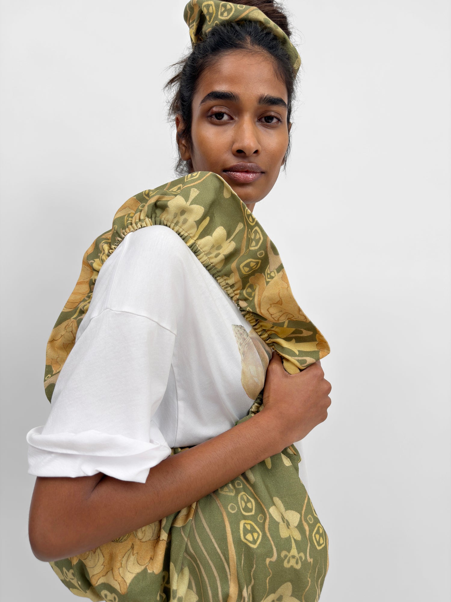 The Rut overdimensioned scrunchie in Tulip print